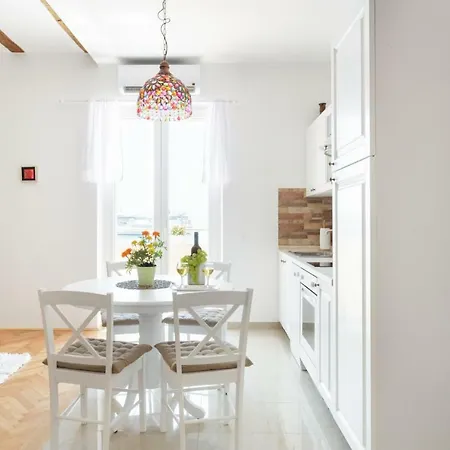 On The Coast-jere Apartman