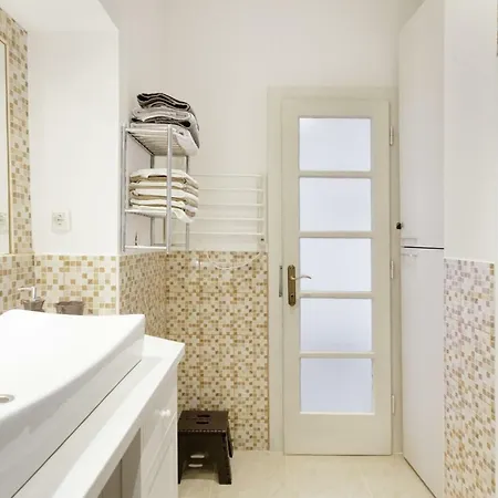 On The Coast-jere Apartment